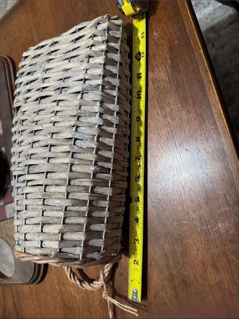 Wall basket